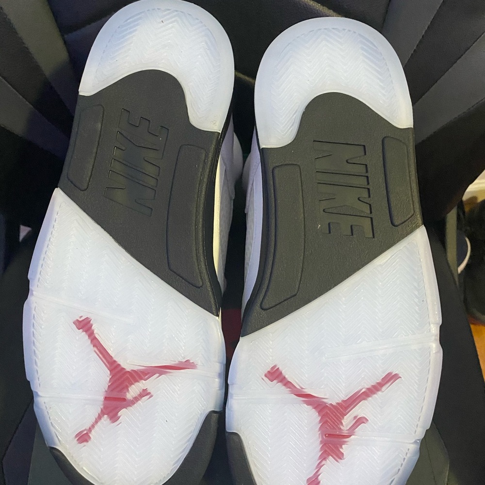 JORDAN FIRE RED 5 SILVER TONGUE 2020